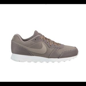 NIKE WOMENS MD RUNNER 2 Color STONE new